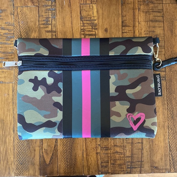 PreneLove Large Tote with Change purse EUC Camouflage Spacious Bag - Picture 7 of 9